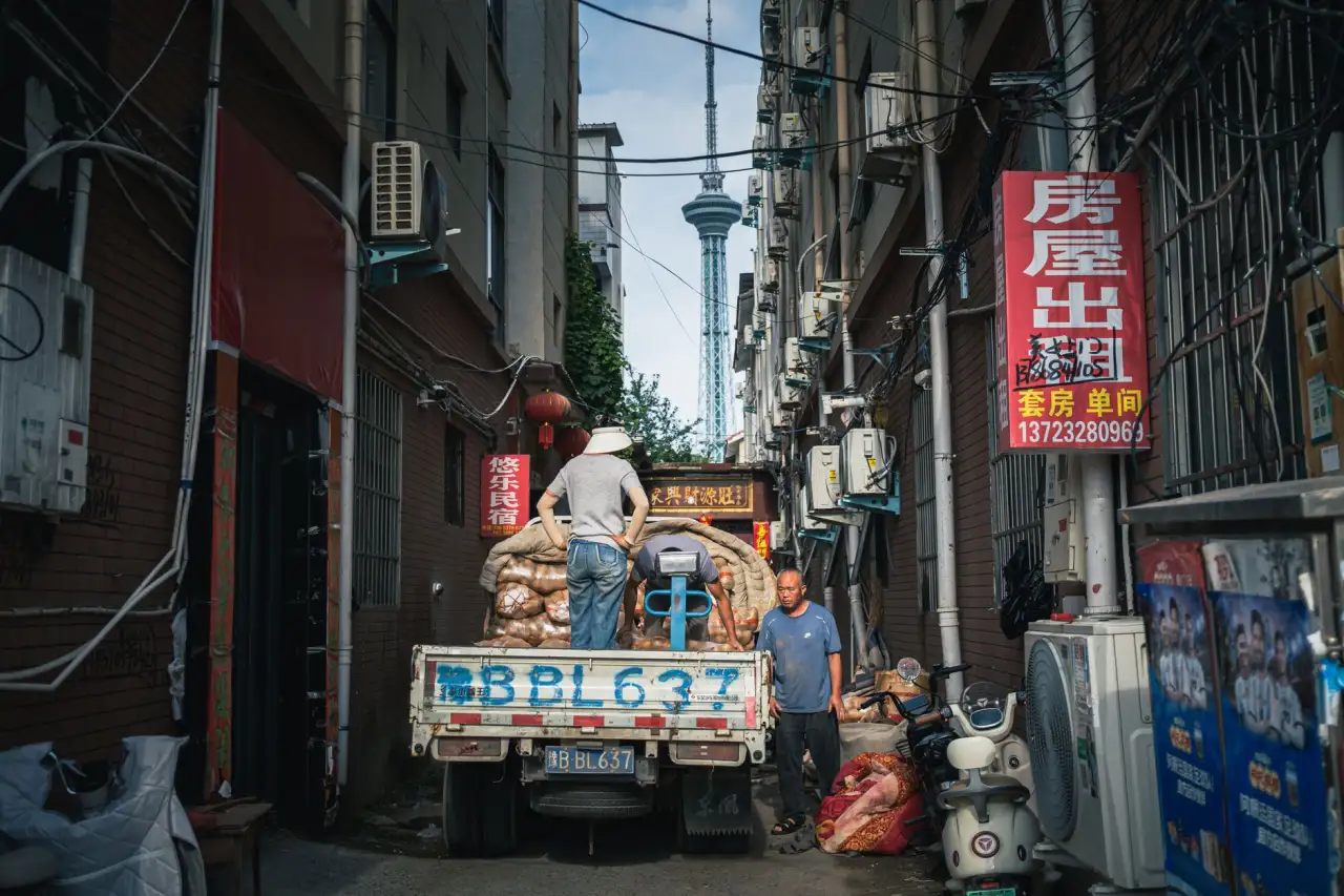 建筑装饰材料选购指南：五金交电产品配套方案详解