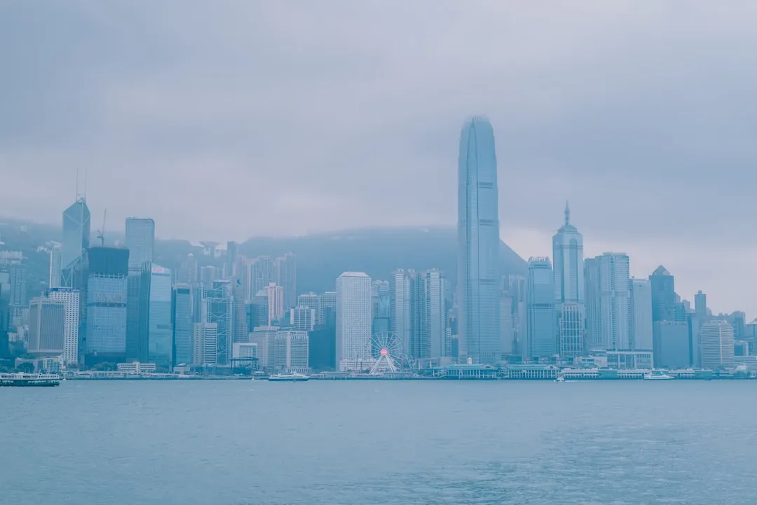 上海建筑工地常用装饰材料选购要点与对比分析